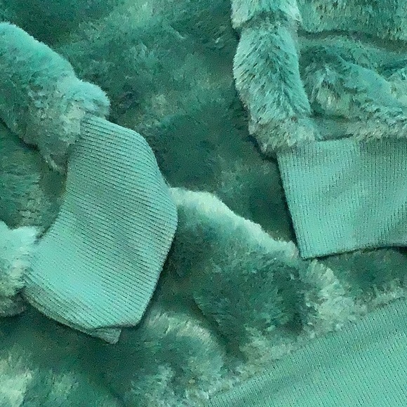 💥 Steve Madden XL Green Plush Fuzzy Sweater Top - Picture 4 of 14